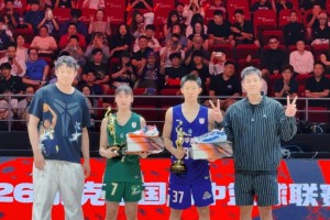 华体会体育登录入口-不止是看球！丁彦雨航与郭艾伦为耐高男女篮MVP张宇辰&amp;许梦伊颁奖