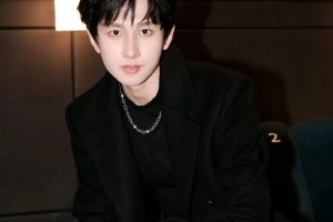 华体会体育官方入口-何炅不救李湘！撞脸小生看肛肠科！